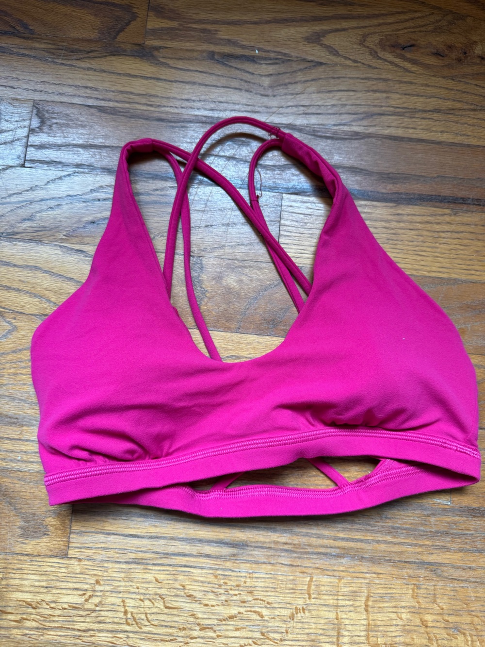 Lululemon Women’s sports bra in Bright Magenta